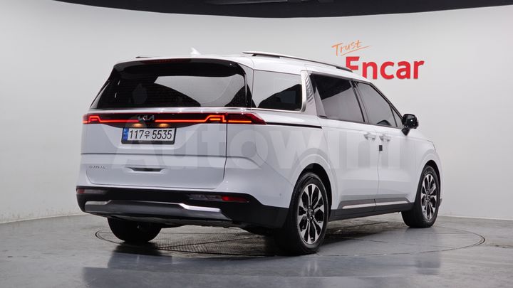 Kia Carnival 2023 — 2