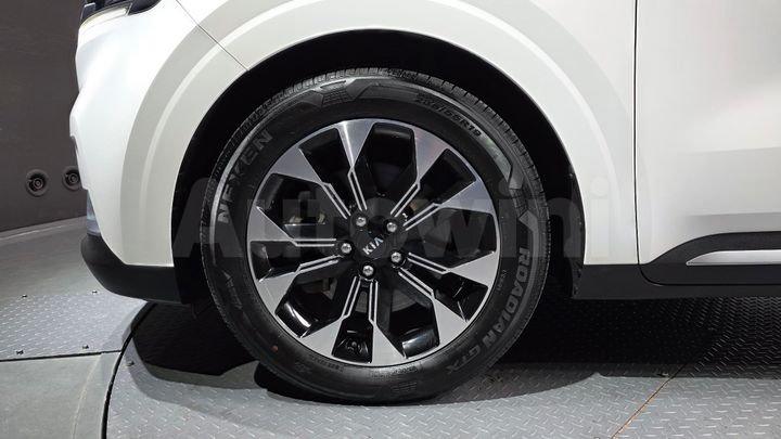 Kia Carnival 2021 — 5