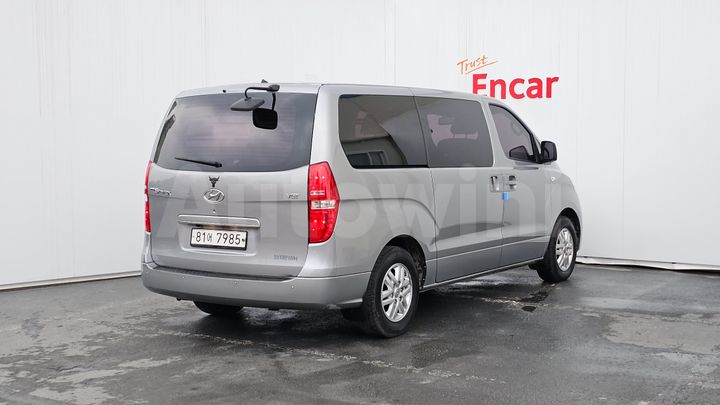 Hyundai Starex 2017 — 2