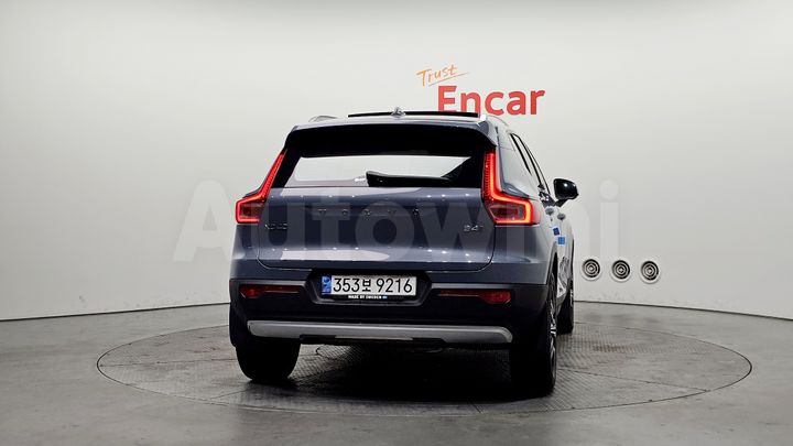 Volvo XC40 2022 — 4