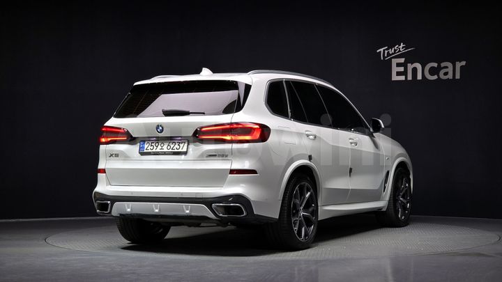 BMW X5 2023 — 2