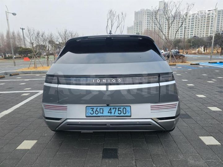 Hyundai Ioniq5 2022 — 5