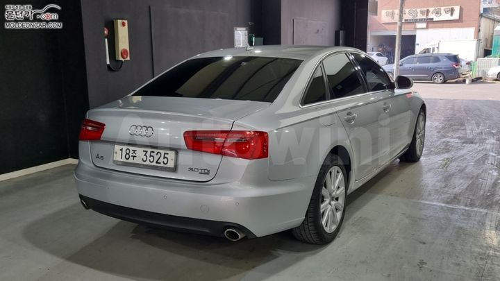 Audi A6 2012 — 2