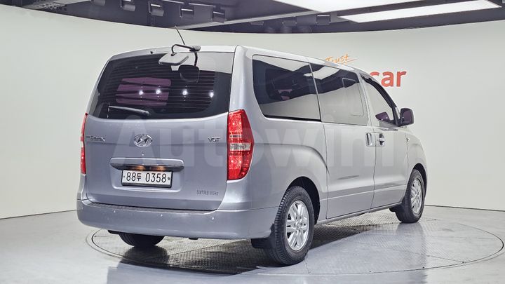 Hyundai Starex 2018 — 2