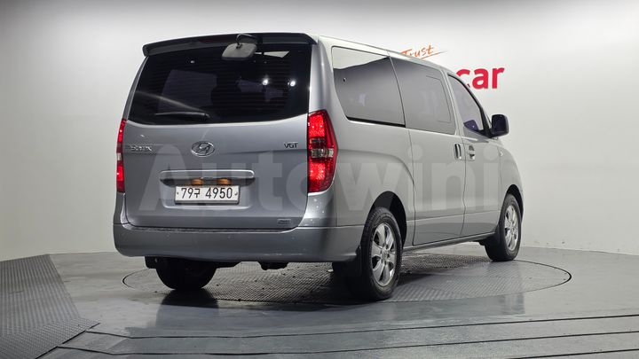 Hyundai Starex 2015 — 2