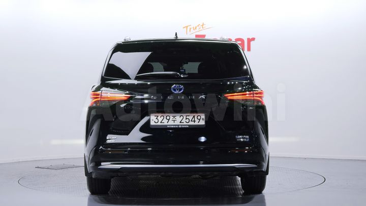 Toyota Sienna 2024 — 4