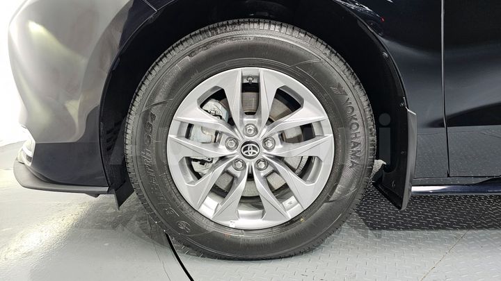Toyota Sienna 2024 — 5