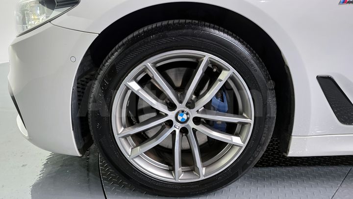 BMW 5 Series 2017 — 5
