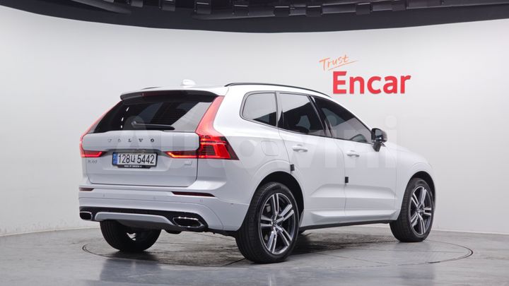 Volvo XC60 2021 — 3