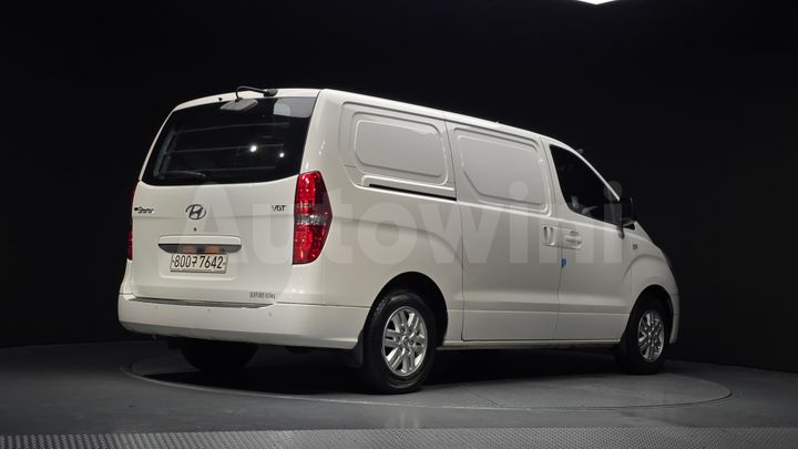 Hyundai Starex 2018 — 2