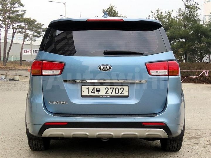 Kia Carnival 2015 — 4