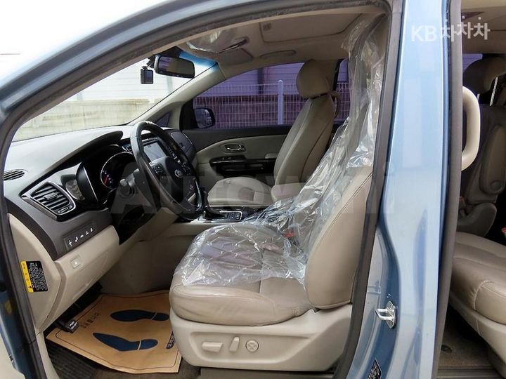 Kia Carnival 2015 — 5