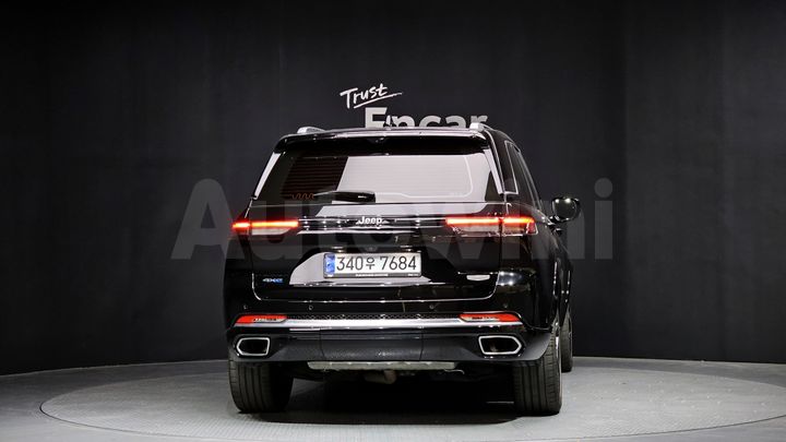 Jeep Cherokee 2023 — 4