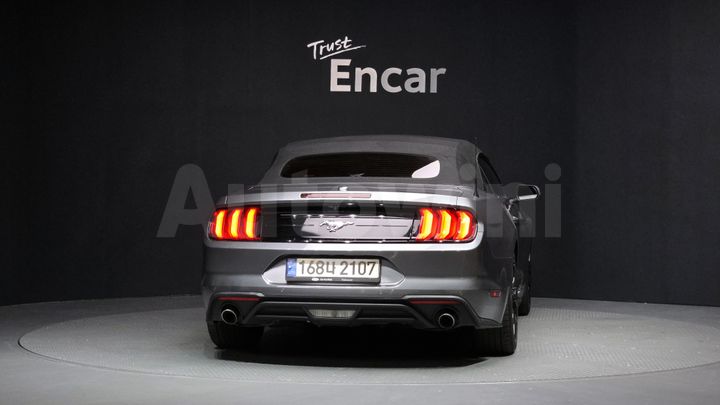 Ford Mustang 2021 — 4