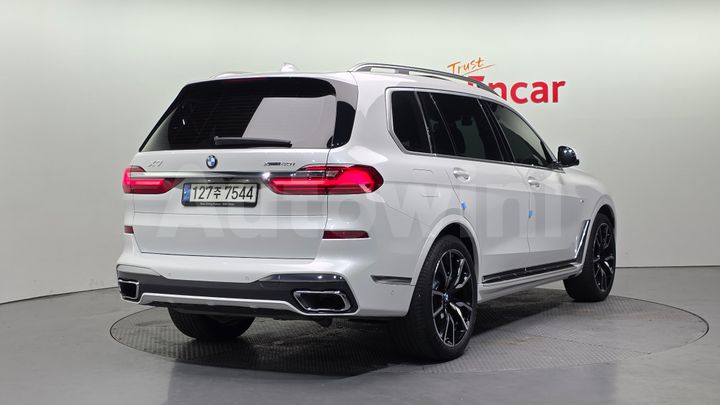 BMW X7 2021 — 2