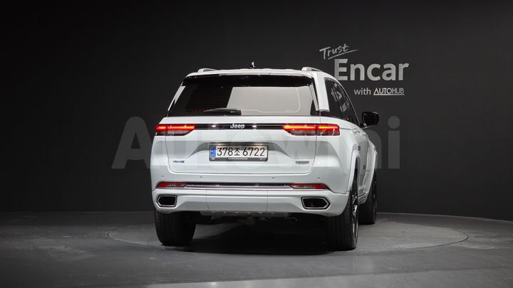 Jeep Cherokee 2023 — 4