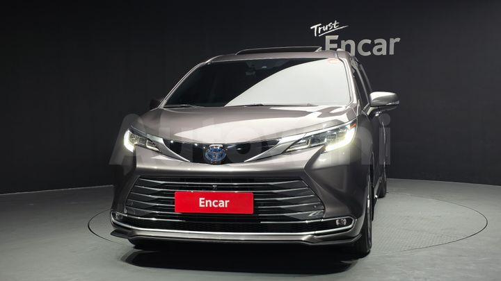 Toyota Sienna 2023 — 3
