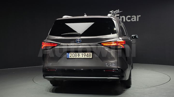 Toyota Sienna 2023 — 4
