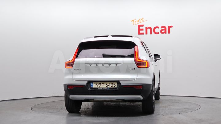 Volvo XC40 2022 — 4