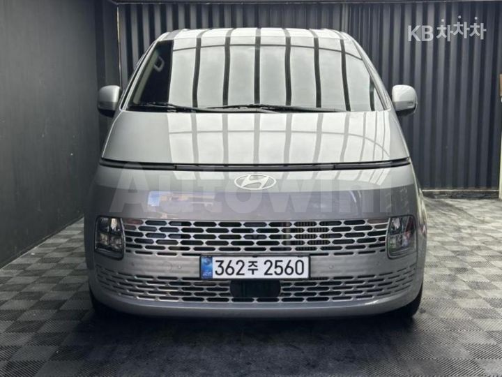 Hyundai Staria 2025 — 3