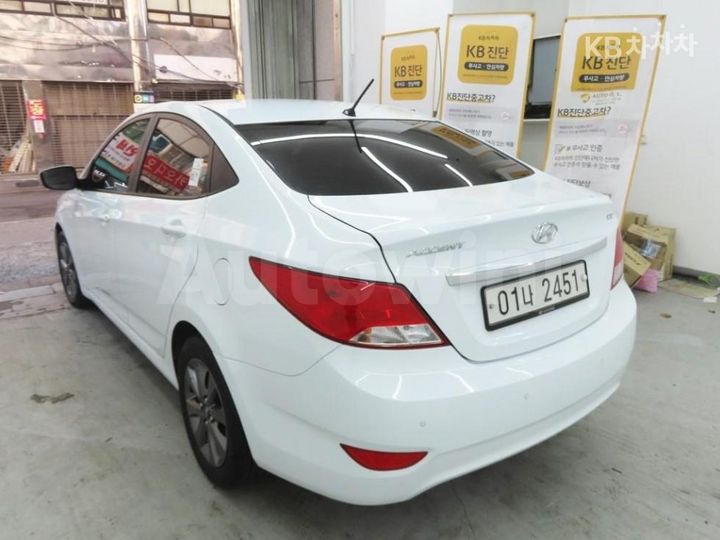 Hyundai Accent 2018 — 4