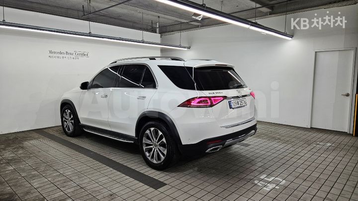 Mercedes Benz GLE Class 2023 — 4