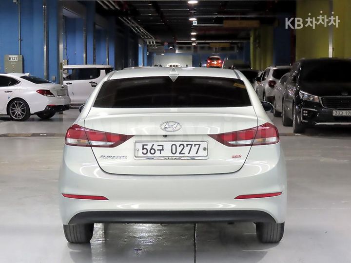 Hyundai Avante 2017 — 3