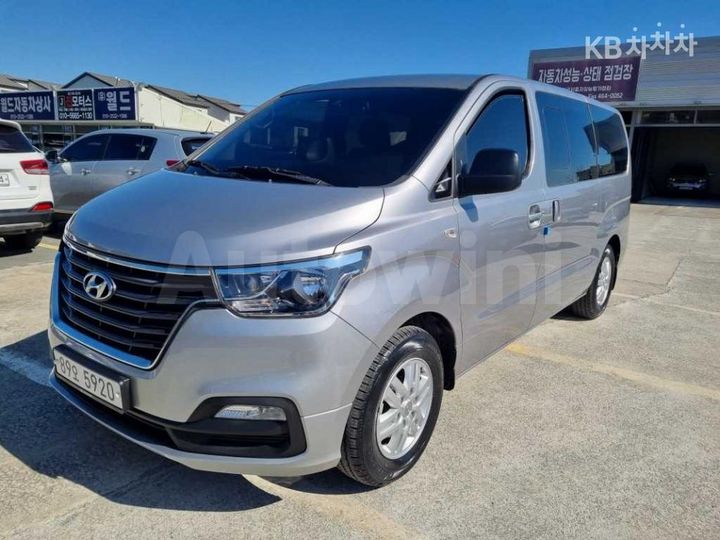 Hyundai Starex