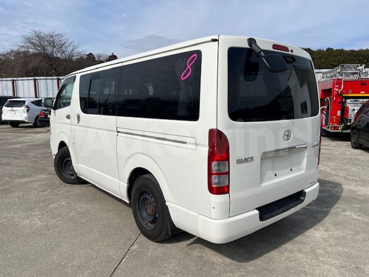 Toyota Hiace 2010 — 4