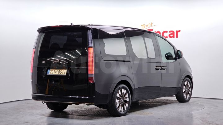 Hyundai Staria 2023 — 2