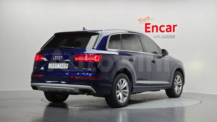 Audi Q7 2019 — 2