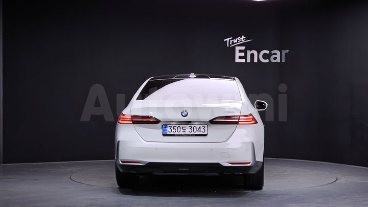 BMW 5 Series 2025 — 4