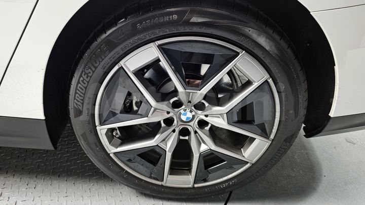 BMW 5 Series 2025 — 5