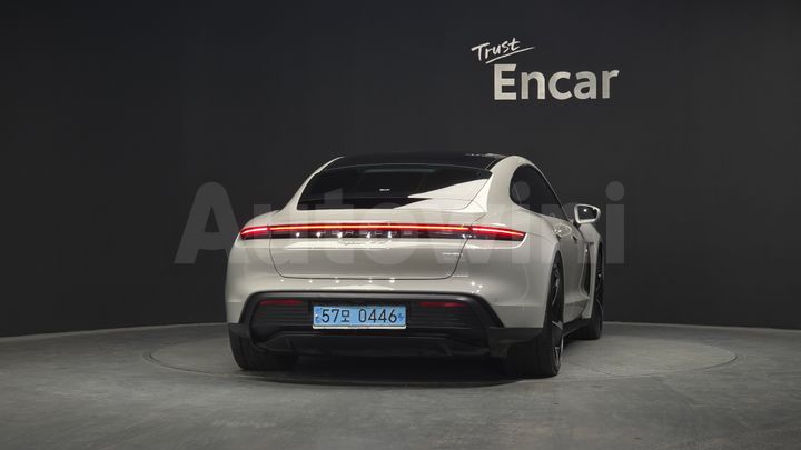 Porsche Taycan 2022 — 4