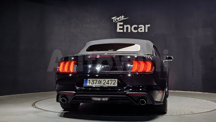 Ford Mustang 2021 — 4