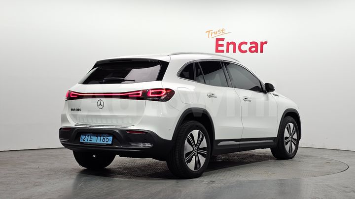Mercedes Benz EQA
