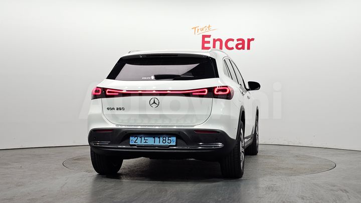 Mercedes Benz EQA 2021 — 4