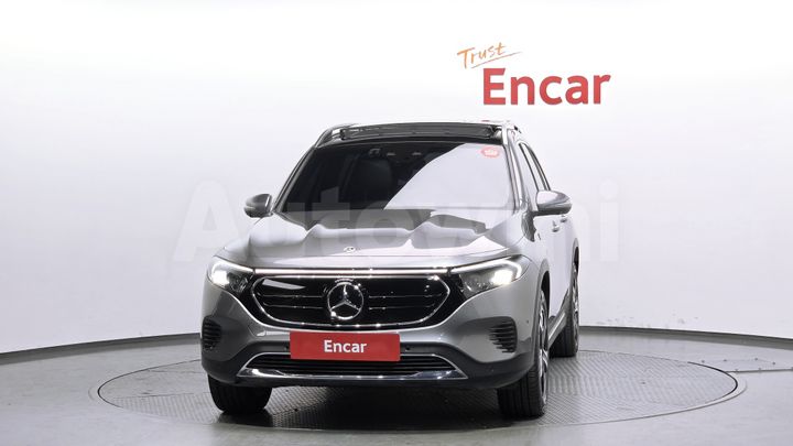 Mercedes Benz EQB 2023 — 3