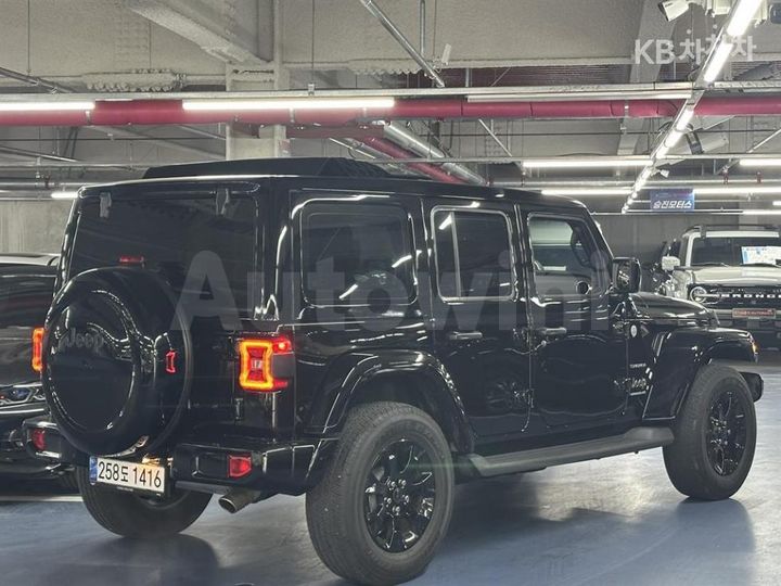 Jeep Wrangler 2024 — 4