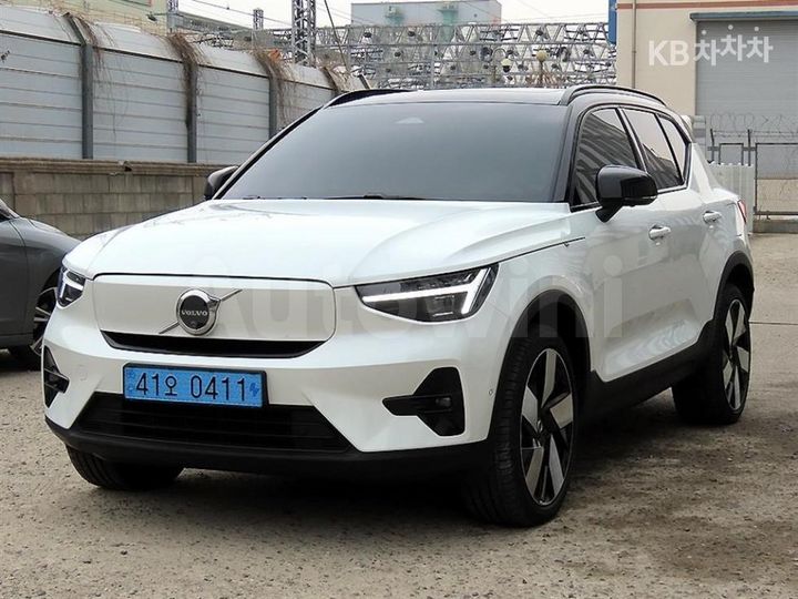 Volvo XC40 2024 — 2