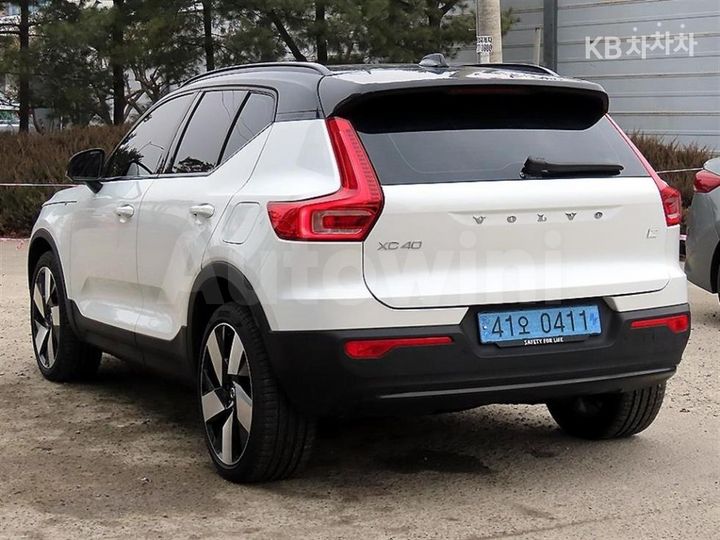 Volvo XC40 2024 — 3
