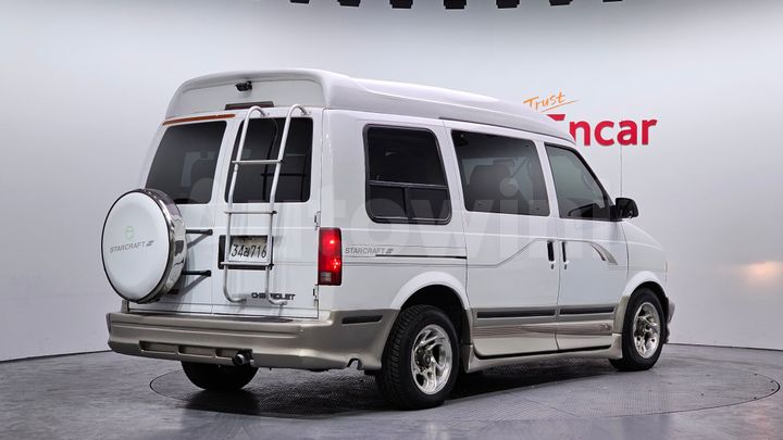 Chevrolet Astro Van