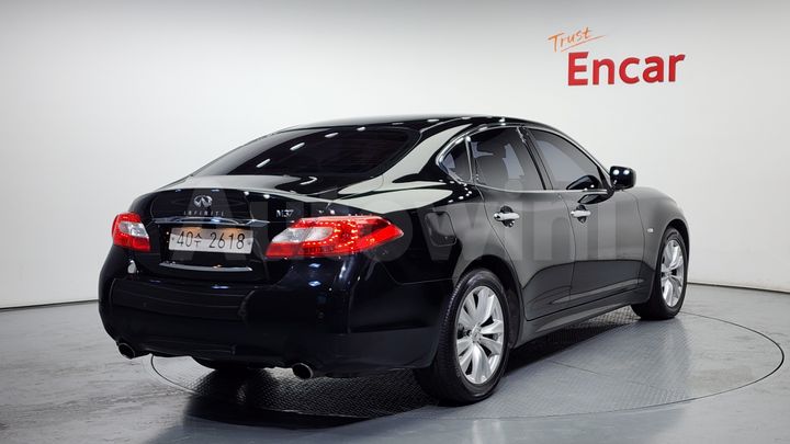 Infiniti M 2011 — 2