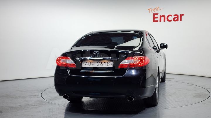 Infiniti M 2011 — 4