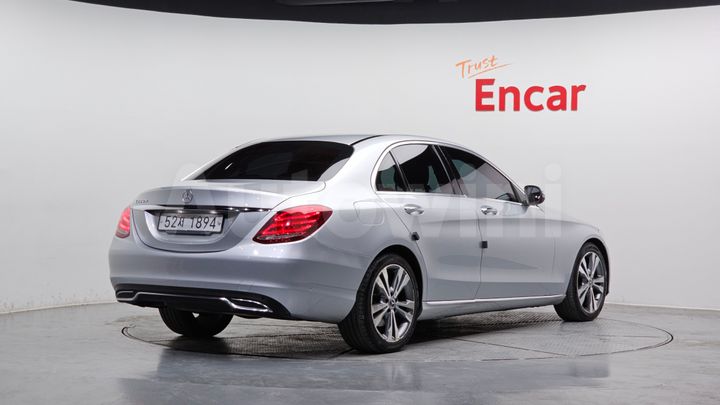 Mercedes-Benz C Class 2018 — 2