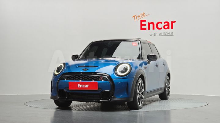 Mini Cooper 2023 — 3