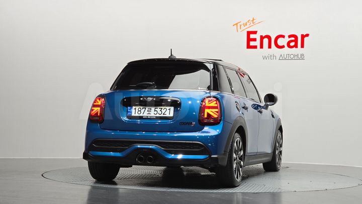 Mini Cooper 2023 — 4