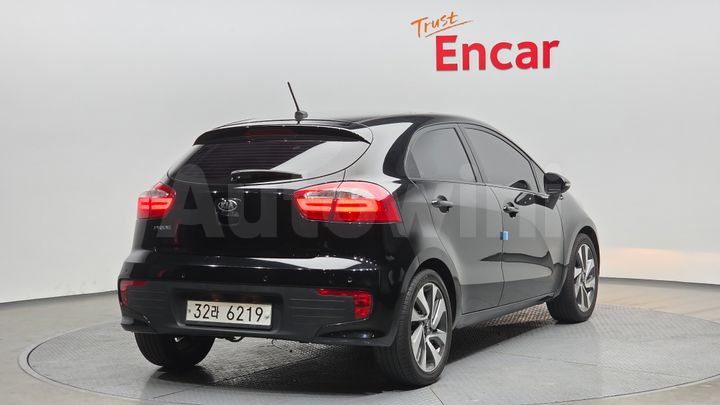 Kia Pride 2015 — 2