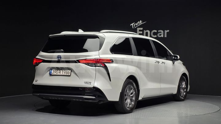 Toyota Sienna 2024 — 2