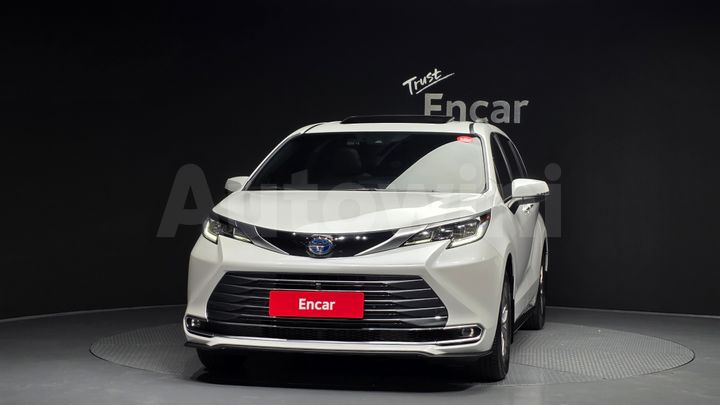 Toyota Sienna 2024 — 3